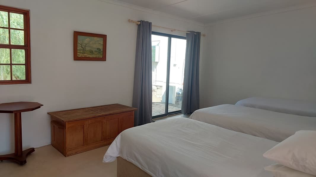 Twin beds and a blanket chest in the Hartsrust House flatlet